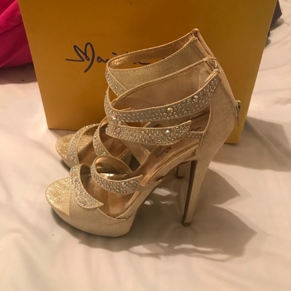 Gold heels - Picture 2 of 2